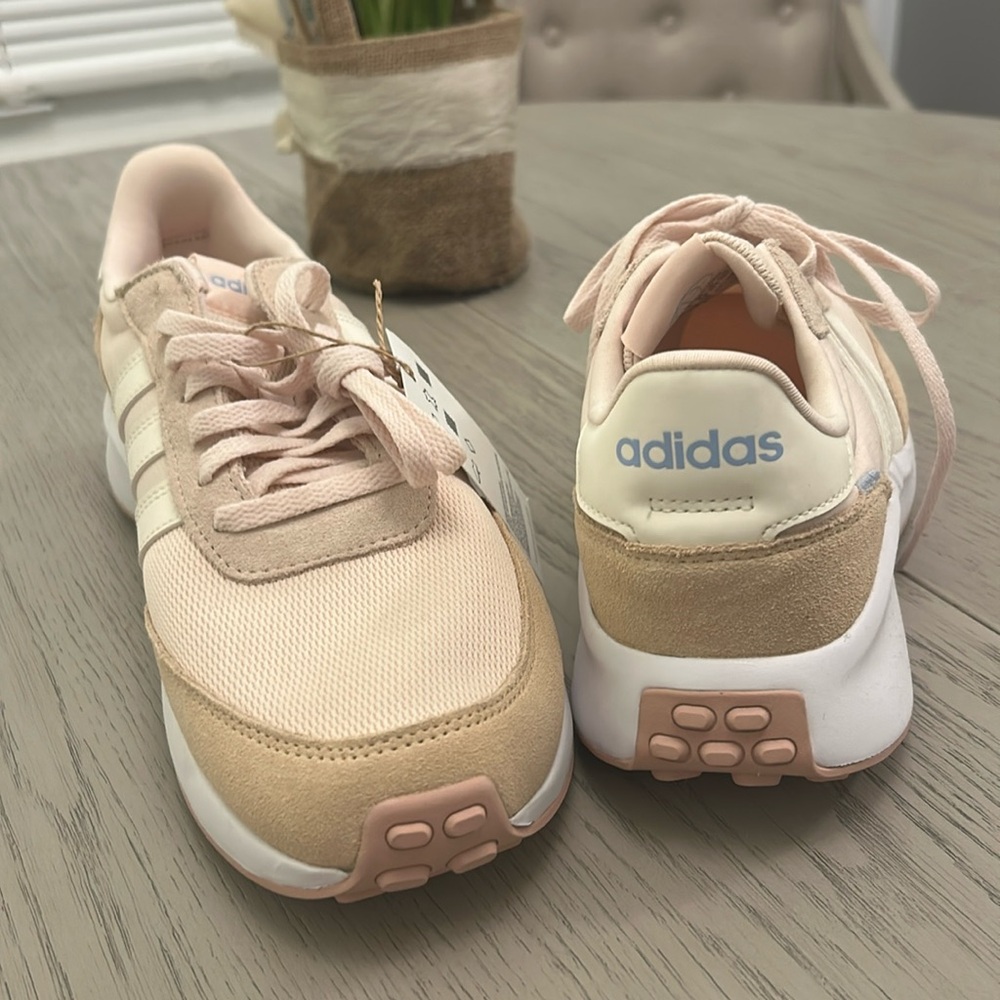 Women’s Adidas Run 70s Sneaker size 9.5 NWT
